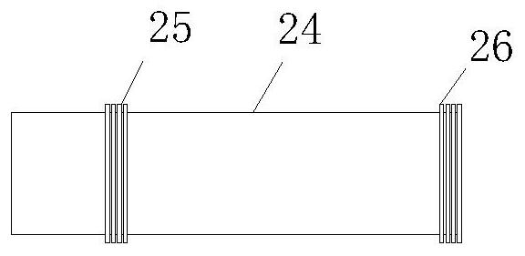 Raw material crushing device for liquor brewing