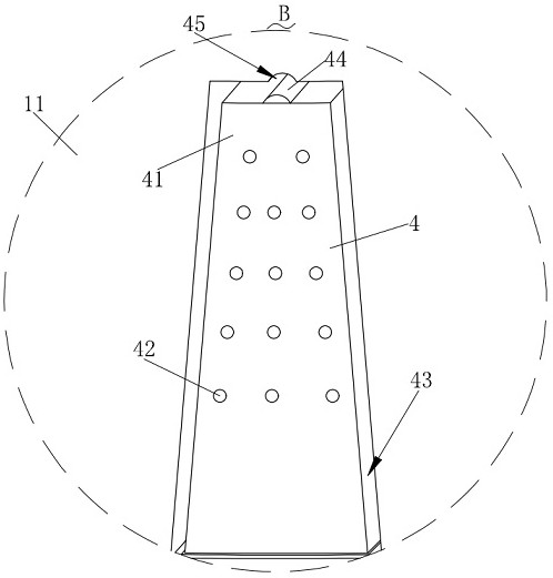 Spinning bobbin with adjusting and protecting function