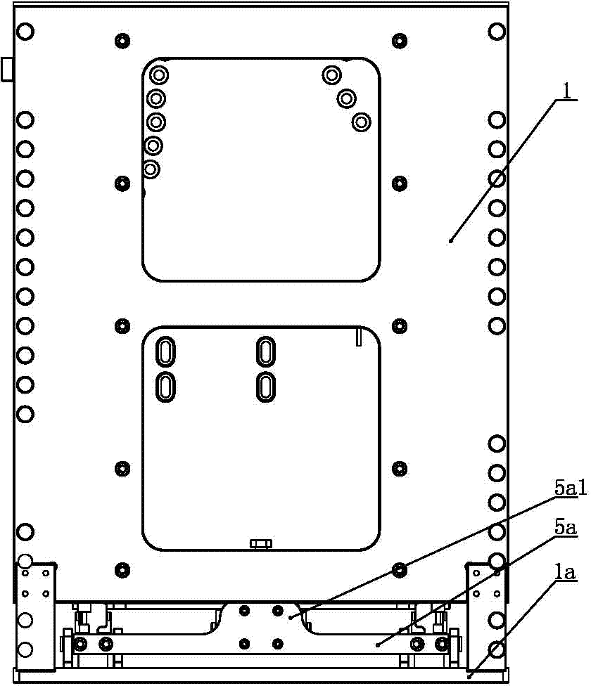 Blow molding device for plastic boxes