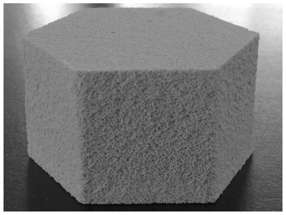 A kind of high temperature resistant foamed ceramics prepared by FCC waste catalyst and preparation method thereof