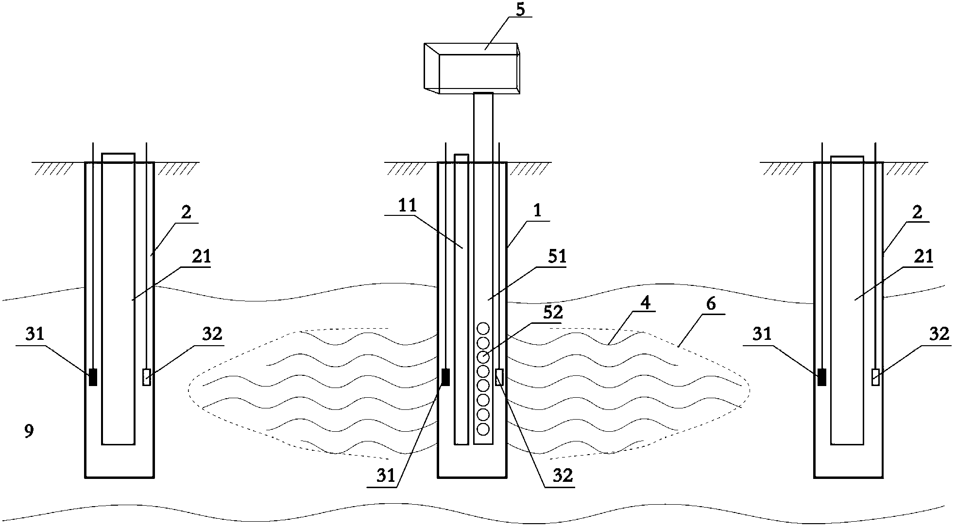 Exploitation method of vaporizing formation water and displacing heavy oil by microwaves in situ