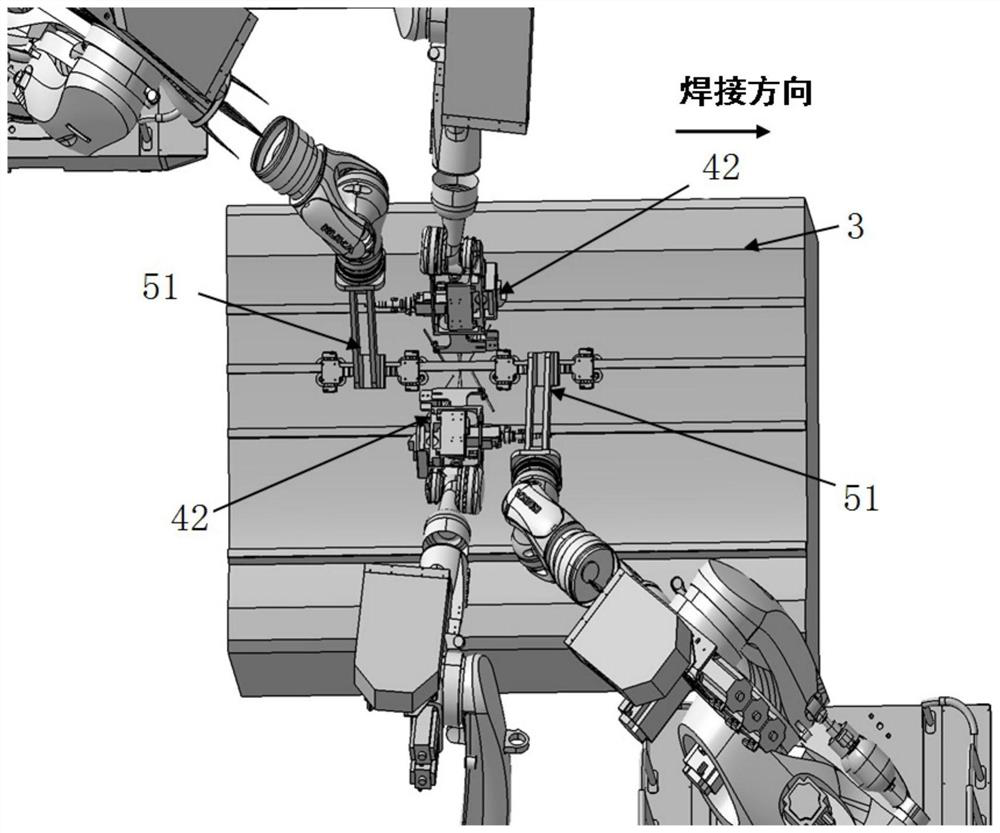 Thin-wall structure laser welding system and method based on multi-robot collaboration