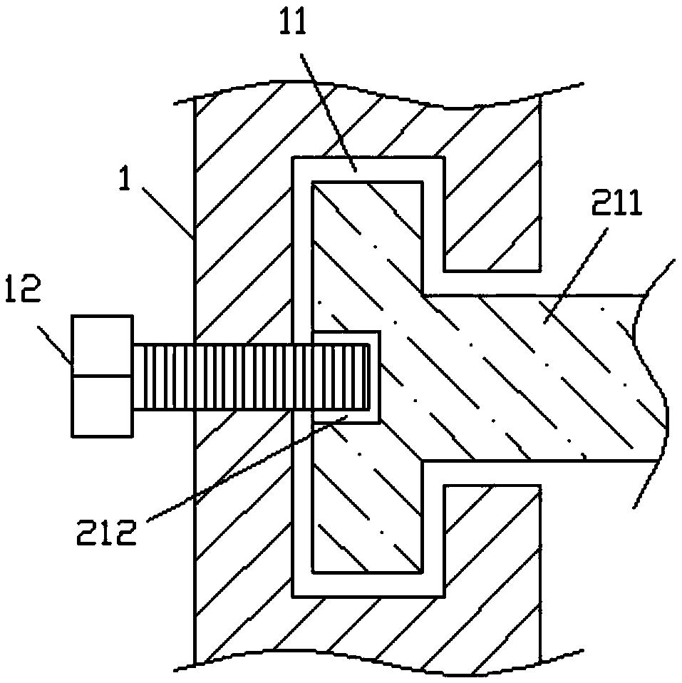 Extruding and pelletizing device of zinc sulfide