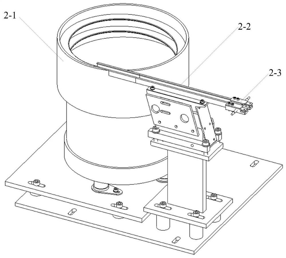 A method for auxiliary serial connection of double-hole octagonal crystal beads with automatic feeding