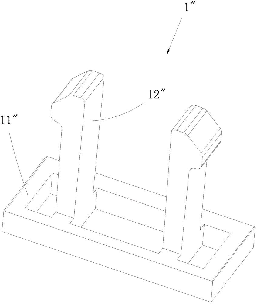 Fastener, pedestal and fastening assembly
