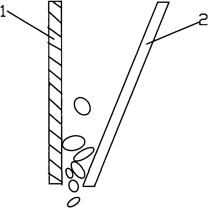 Method for crushing high mud content adhesive material