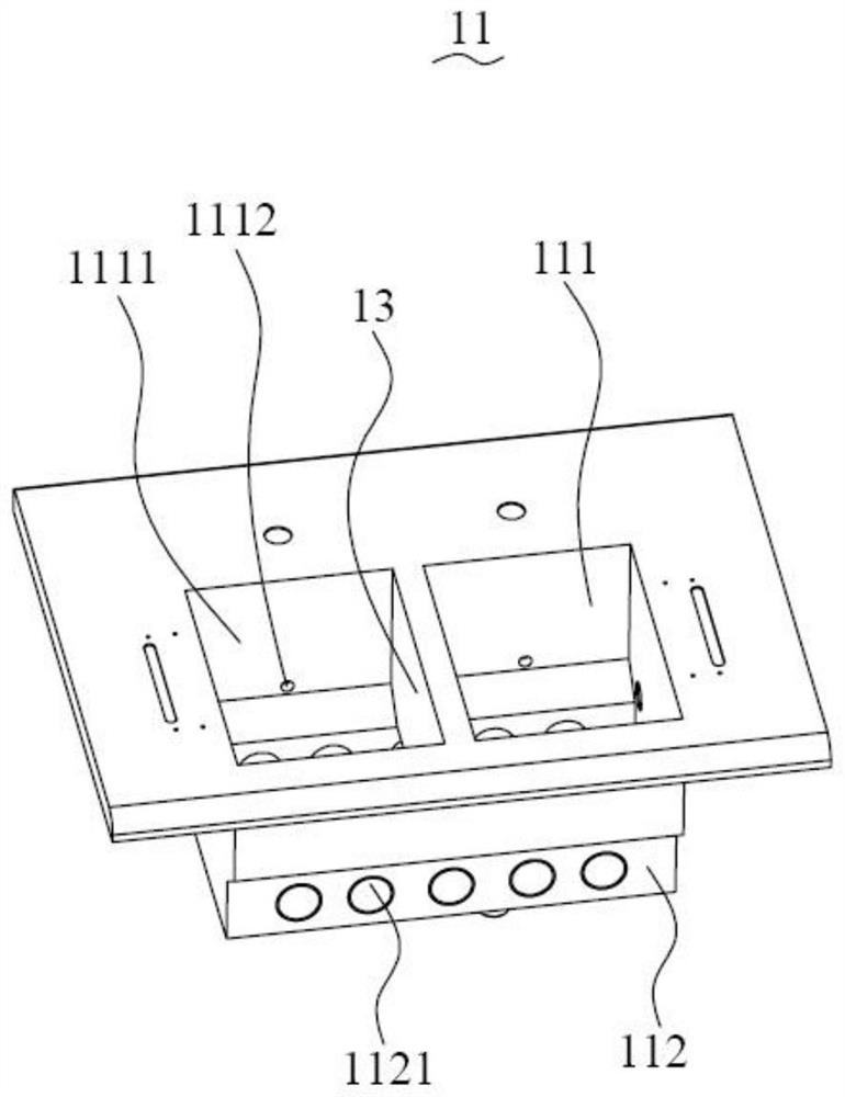 Double-station oil-water separation fryer and using method thereof