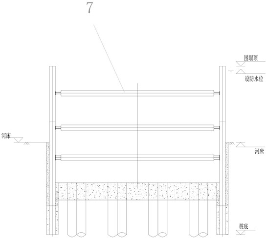 Lock catch steel pipe pile cofferdam applied under condition of water level change and construction method