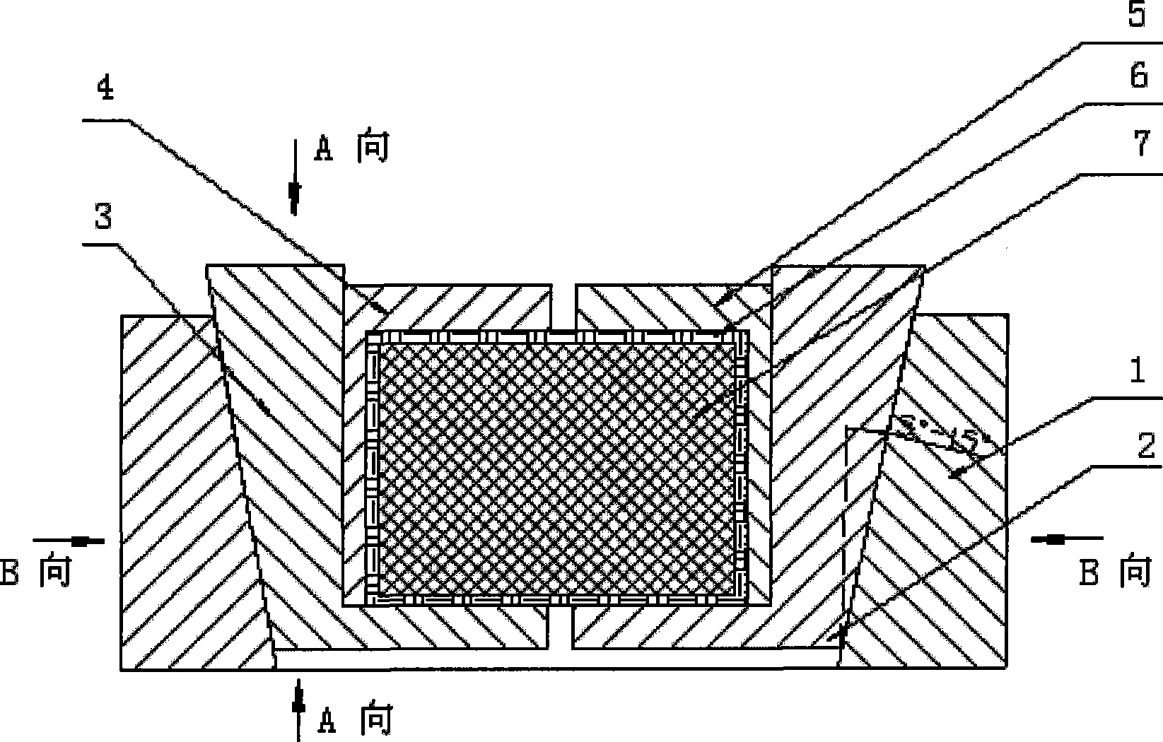 Method for controlling the defect of sintering expansion of powder metallurgy material and products thereof and mold