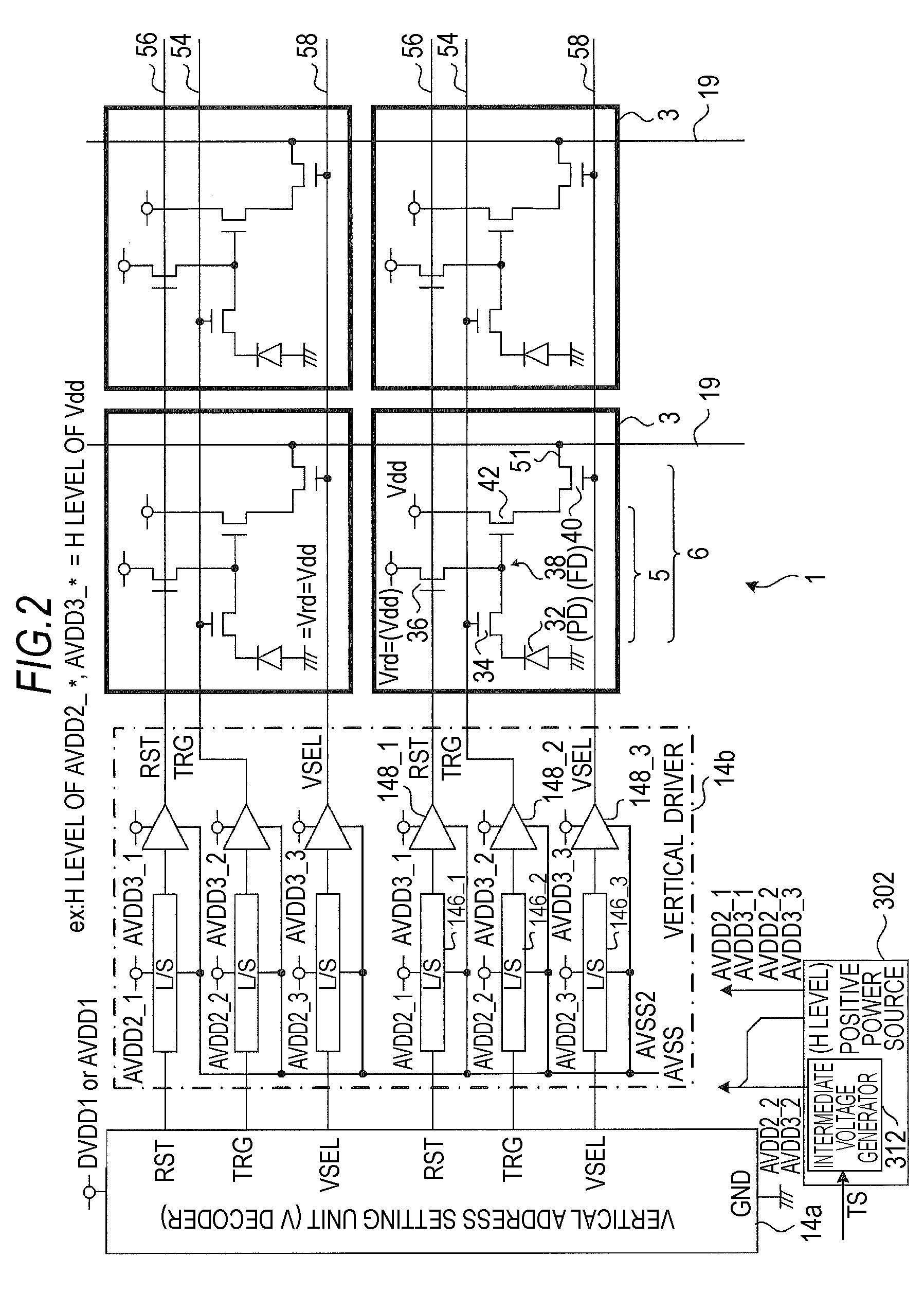 Solid-state imaging device, imaging apparatus, pixel driving voltage adjustment apparatus, and pixel driving voltage adjustment method