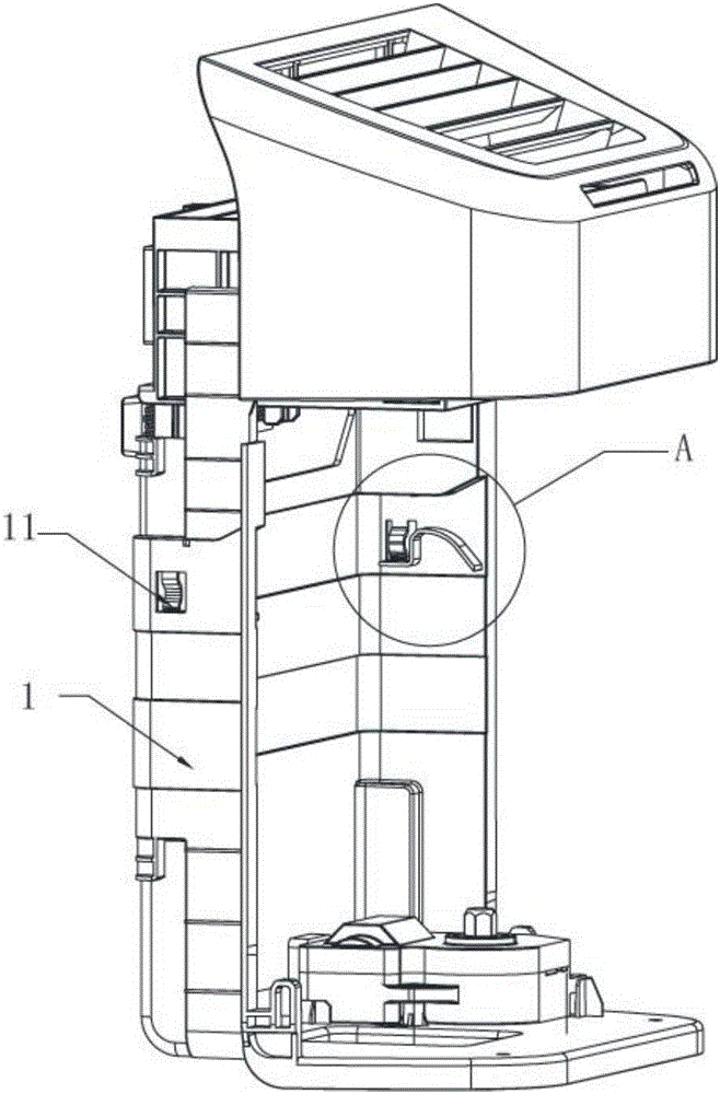 Refrigerator and ice machine assembly thereof