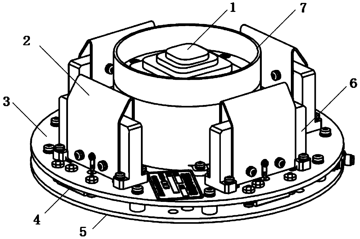 Response combined antenna compatible with omnidirectional communication and satellite navigation