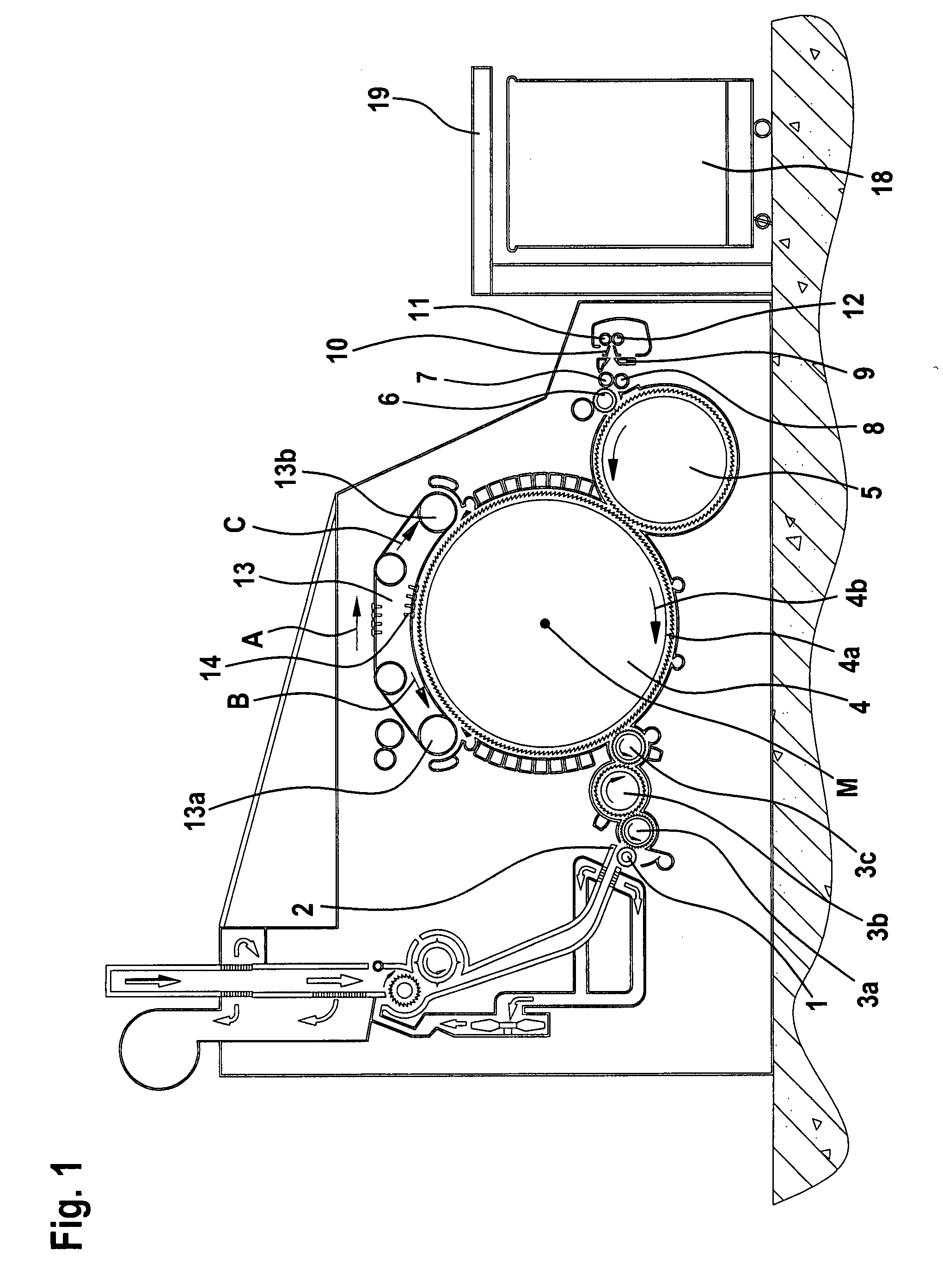 Apparatus on a carding machine for cotton, synthetic fibres and the like, in which at least one flat bar with a flat clothing is present
