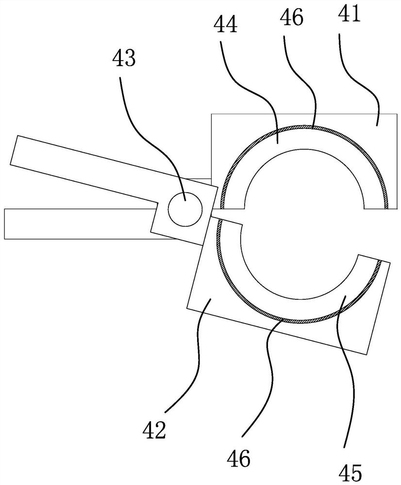 Feeding device for plastic parts in luggage accessories