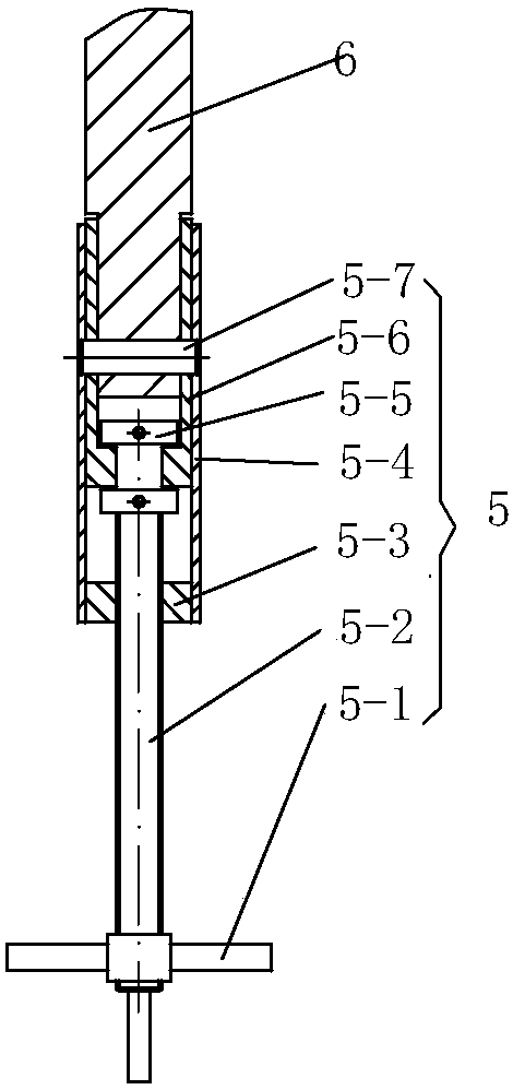 Concrete rod climbing work platform and its climbing device