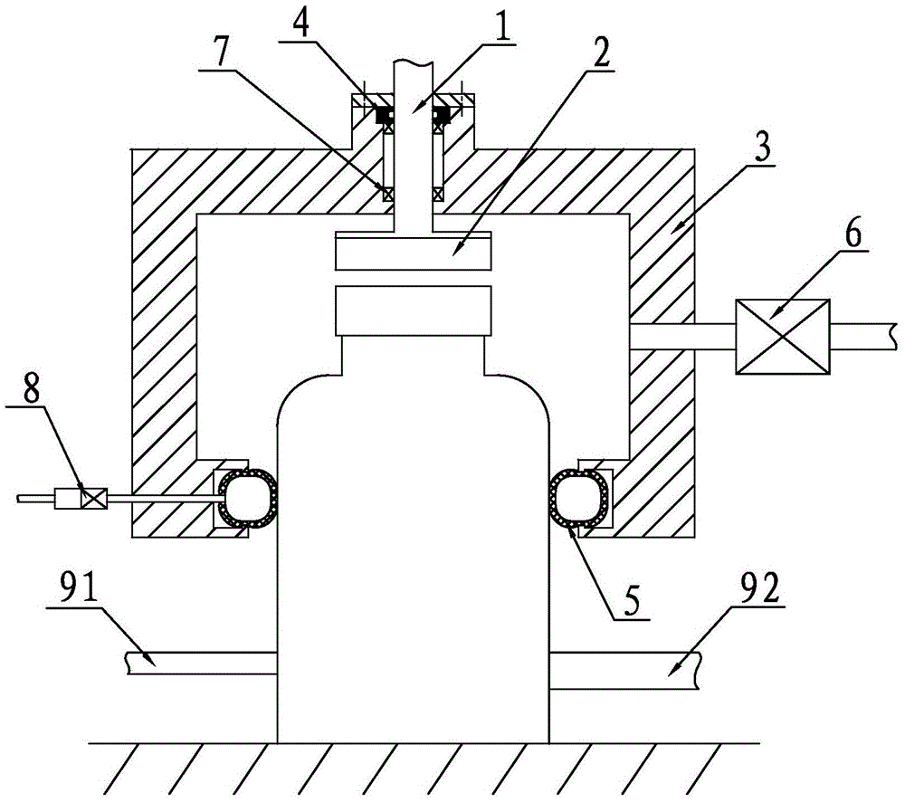 Vacuumizing lid rotating device of hard bottle