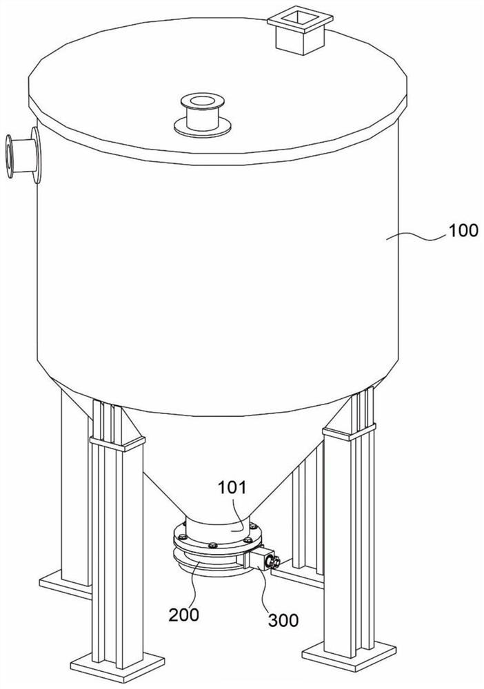 A raw material tank for a continuous catalytic device