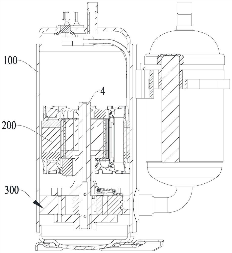 Rotary compressor and refrigerating device