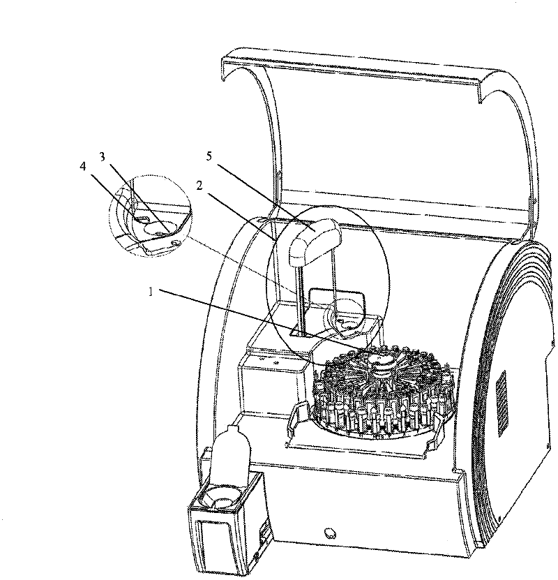 Automated analysis device with an automatic pipetting device and two pump units of different capacities