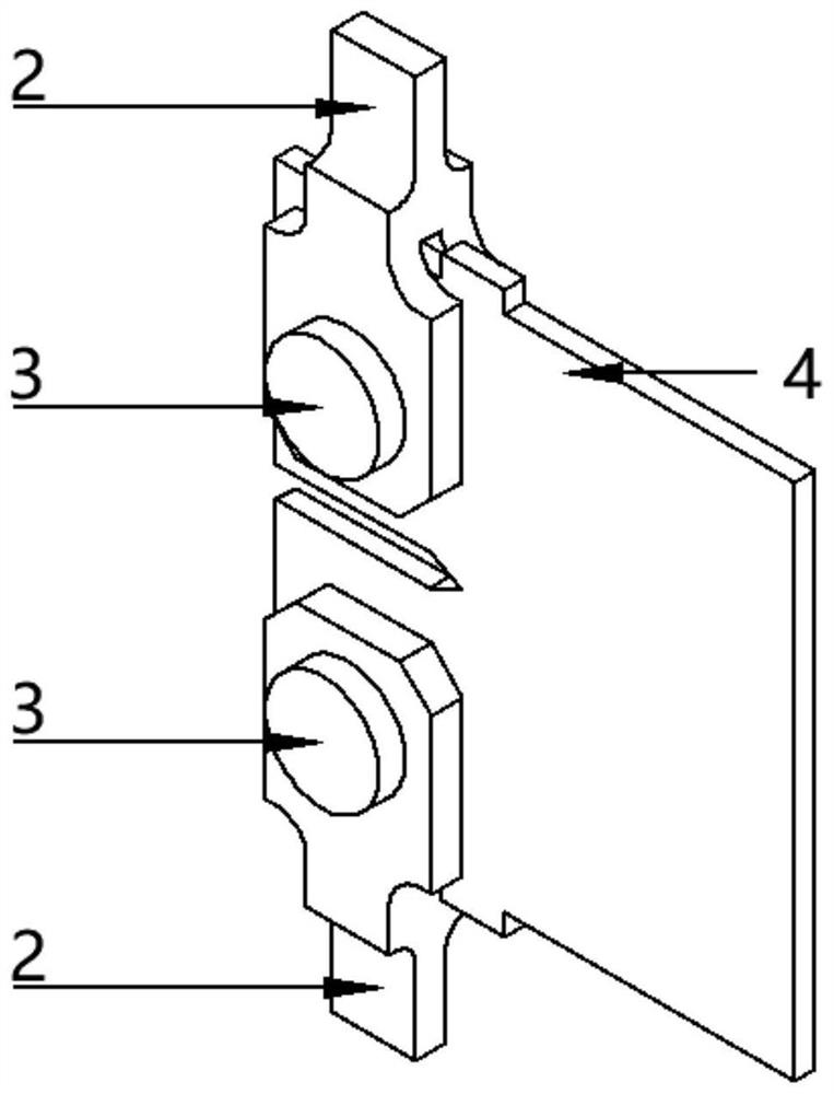 Clamp capable of applying pulling/pressing cyclic load to CT test piece
