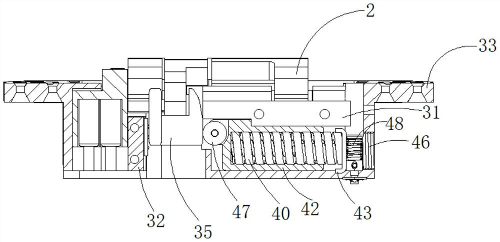 Door hinge closing pressure adjusting device and door hinge comprising same