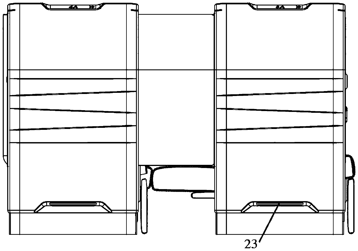 Staggered seat compartment capable of automatically reversing for railway vehicle
