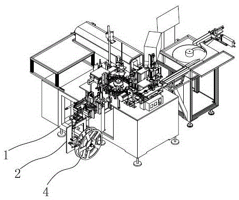 Automatic rubber pipe feeding structure in rubber pipe sleeving device