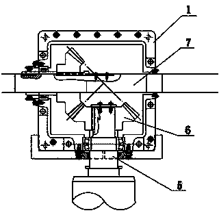 Constant-speed synchronous conveying device for slabs