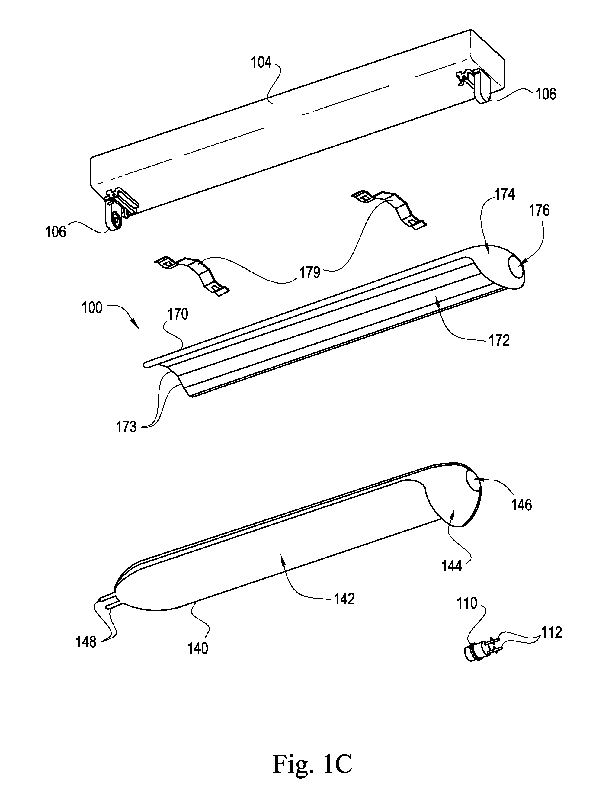 Elongated LED luminaire and associated methods