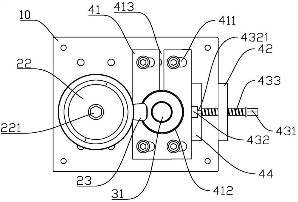 Coaxial character rolling device of radio frequency connector