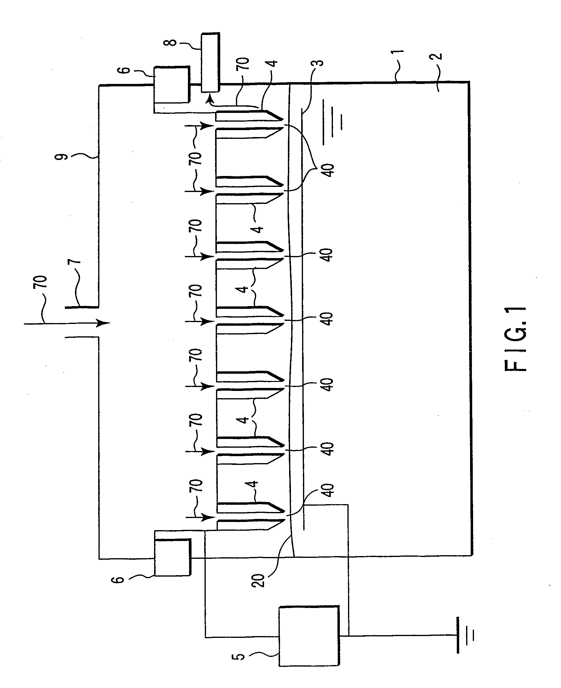 Apparatus for decomposing organic matter with radical treatment method using electric discharge