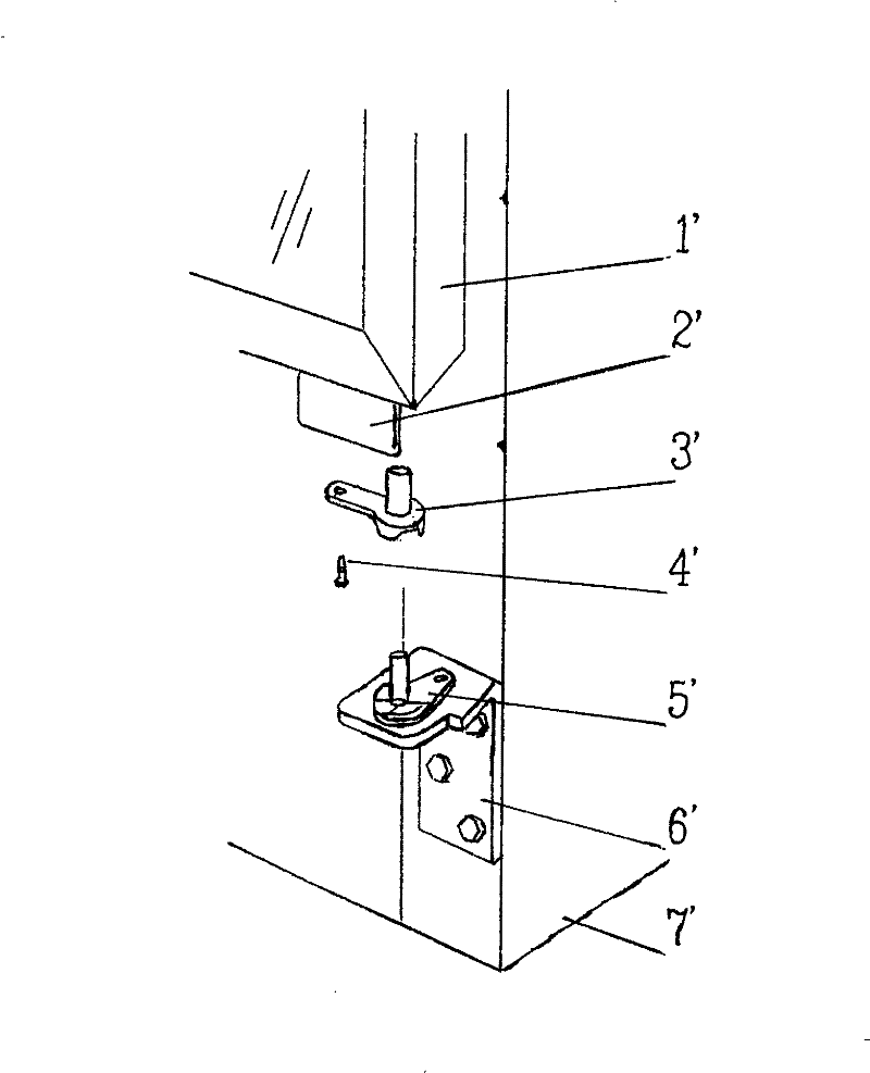 Automatic closing structure for reach-in refrigerator gate