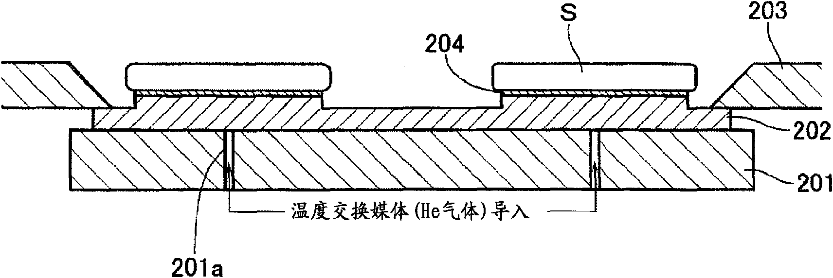 Wafer conveying tray and method of securing wafer on tray