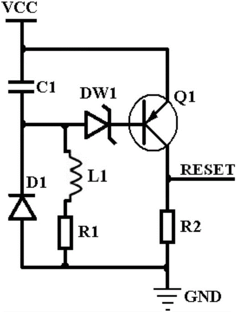 Quick response low level reset circuit for preventing supply voltage collapse and high-frequency interference