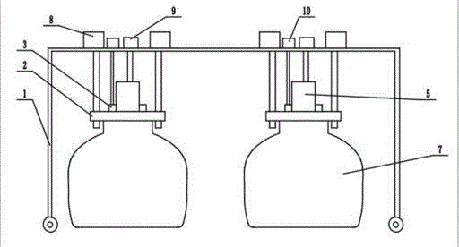 Fermented grain discharging device for brewing Baijiu