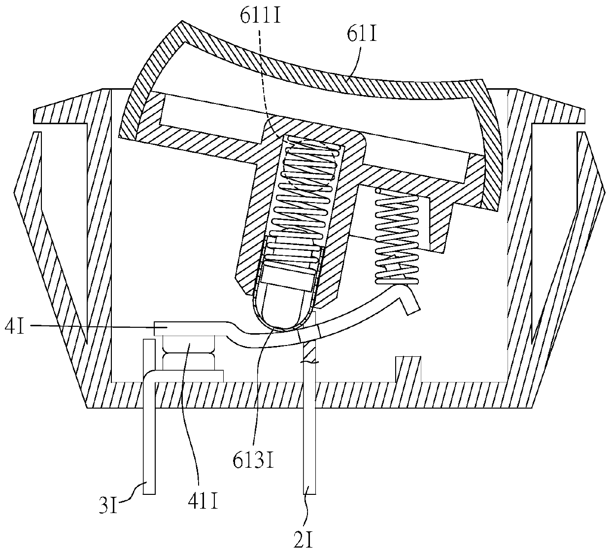 Heat destructive disconnecting switch and socket comprising same