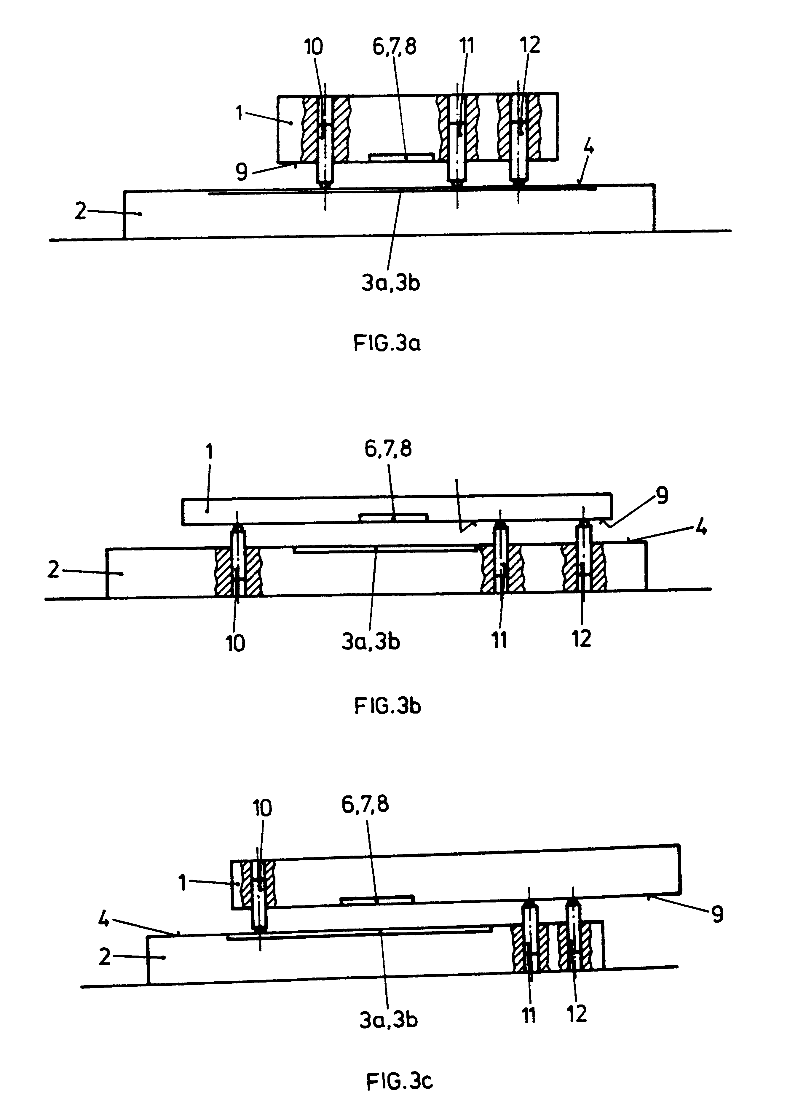 Device for detecting the position of two bodies