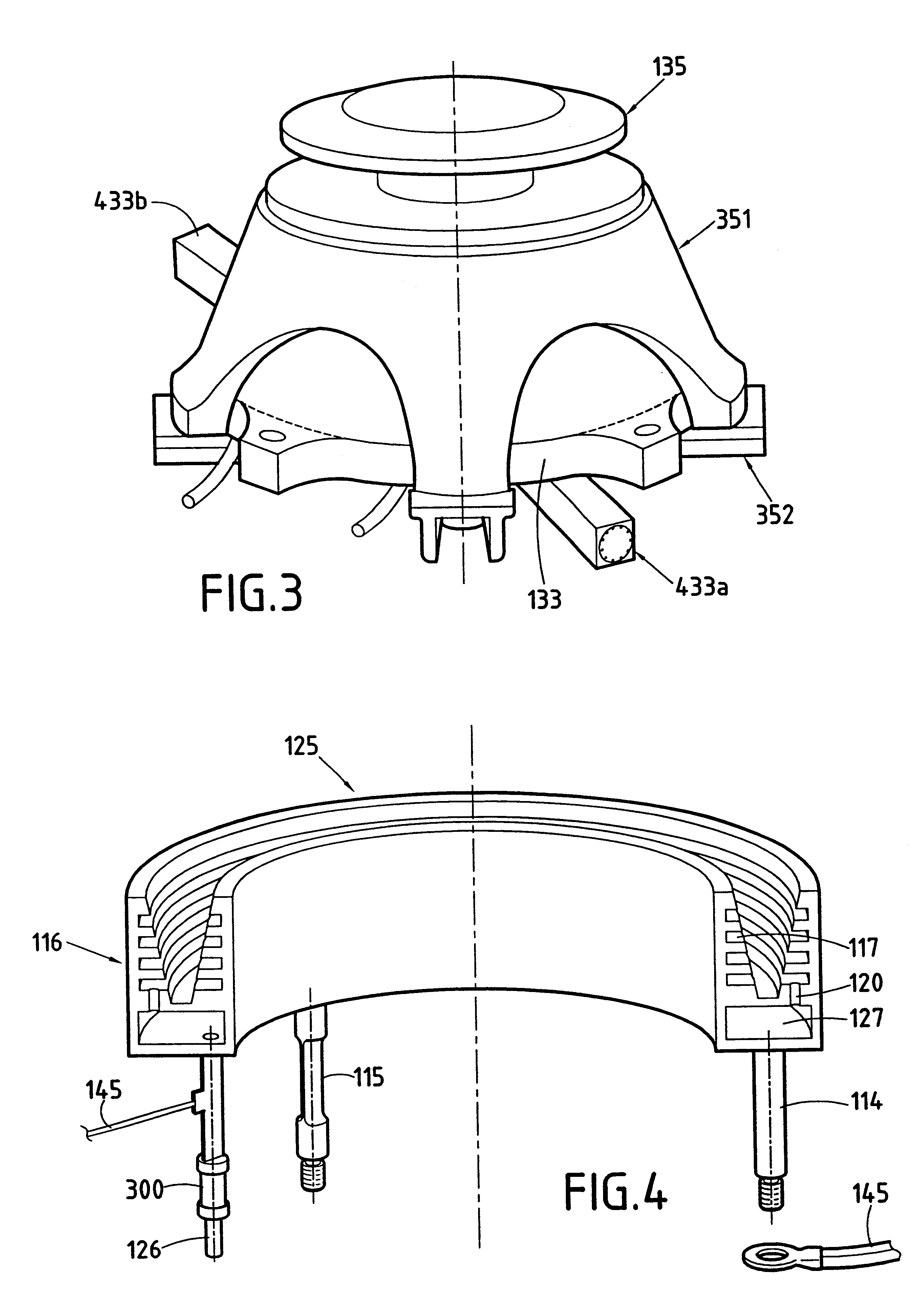 Closed electron drift plasma thruster adapted to high thermal loads