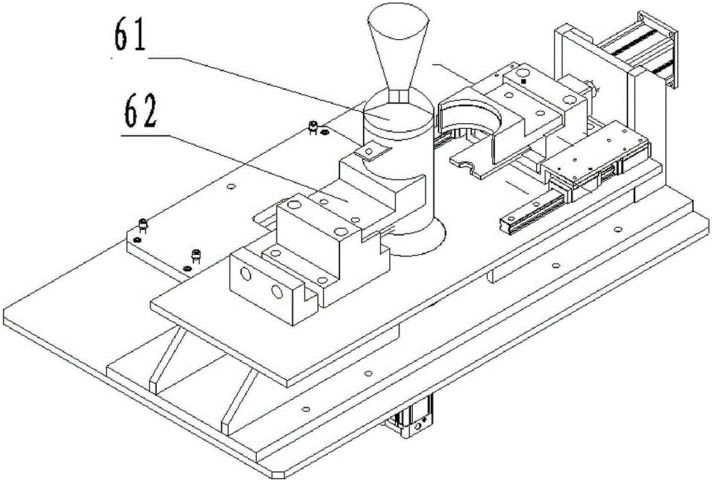 Automatic assembling device and method for small solid rocket