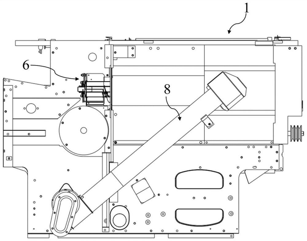 Half-feeding combine harvester threshing device and threshing method