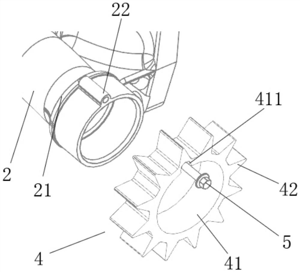 Segmental exhaust pipe with cooling blades