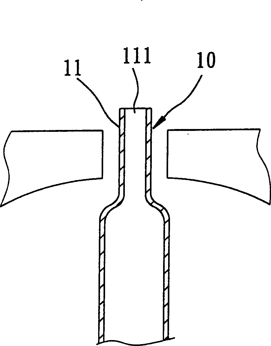 Flat closed heat pipe and its producing method