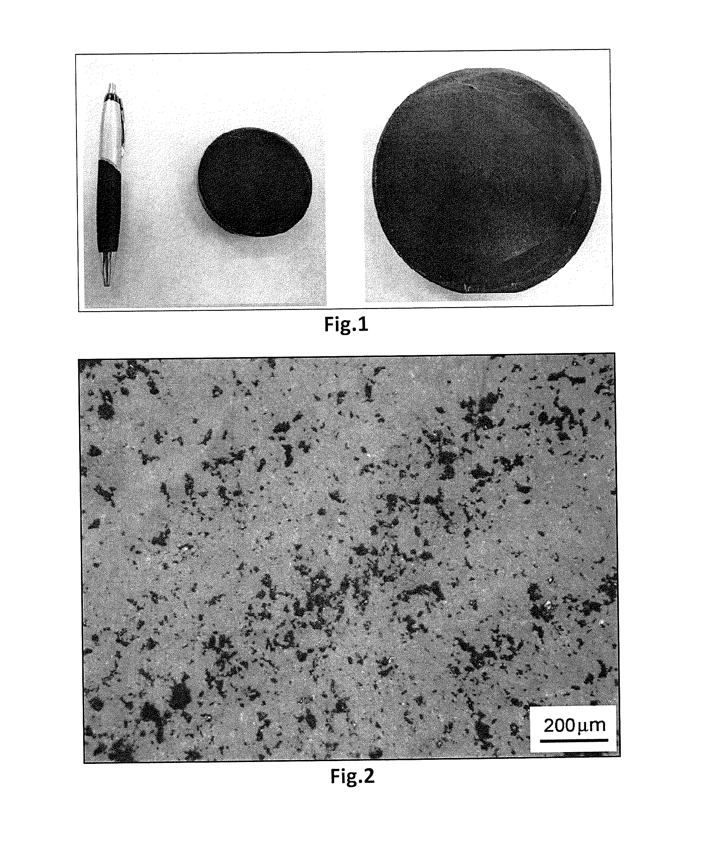Composite material comprising uhmwpe and iron ore tailing and use of iron ore tailing in preparation of composite material