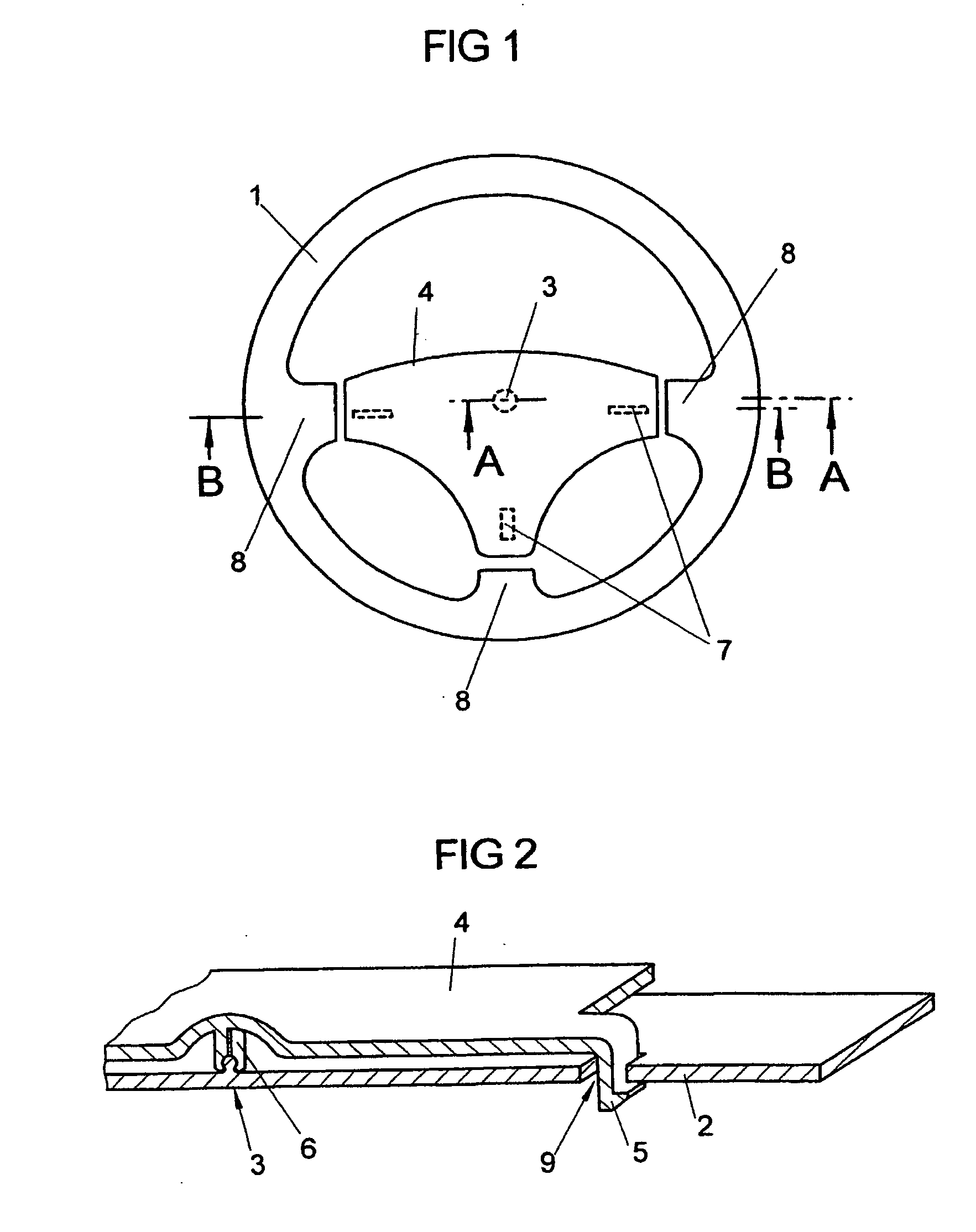 Device for actuating the horn on steering wheels