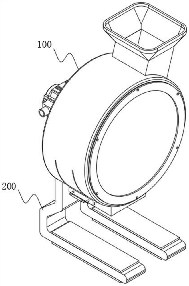 Food crushing and processing machine capable of preventing residues on inner wall