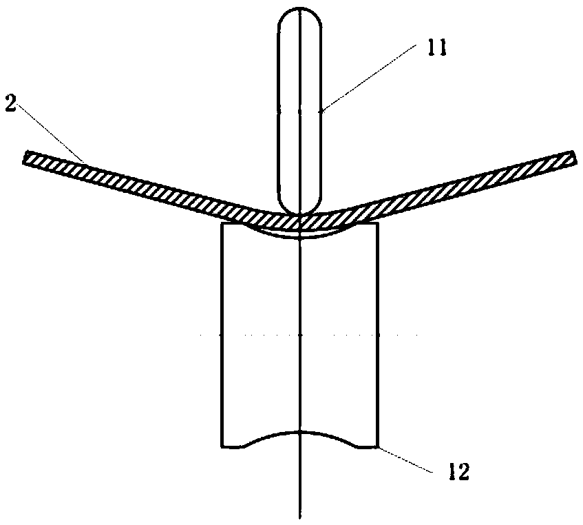 A cold and hot integrated forming method for two-way curvature plates of ships
