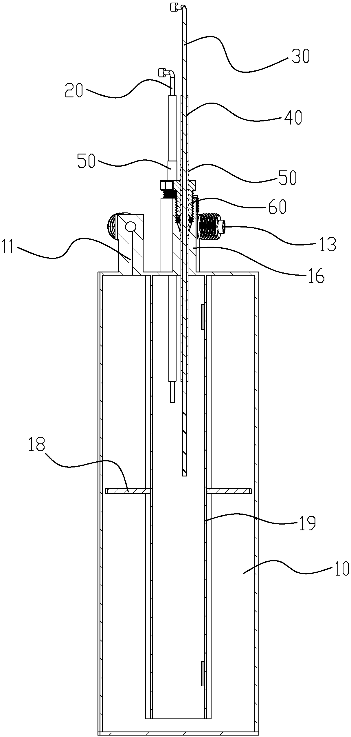 A connection structure between a water level probe and a bottle body and a beverage bottle adopting the structure