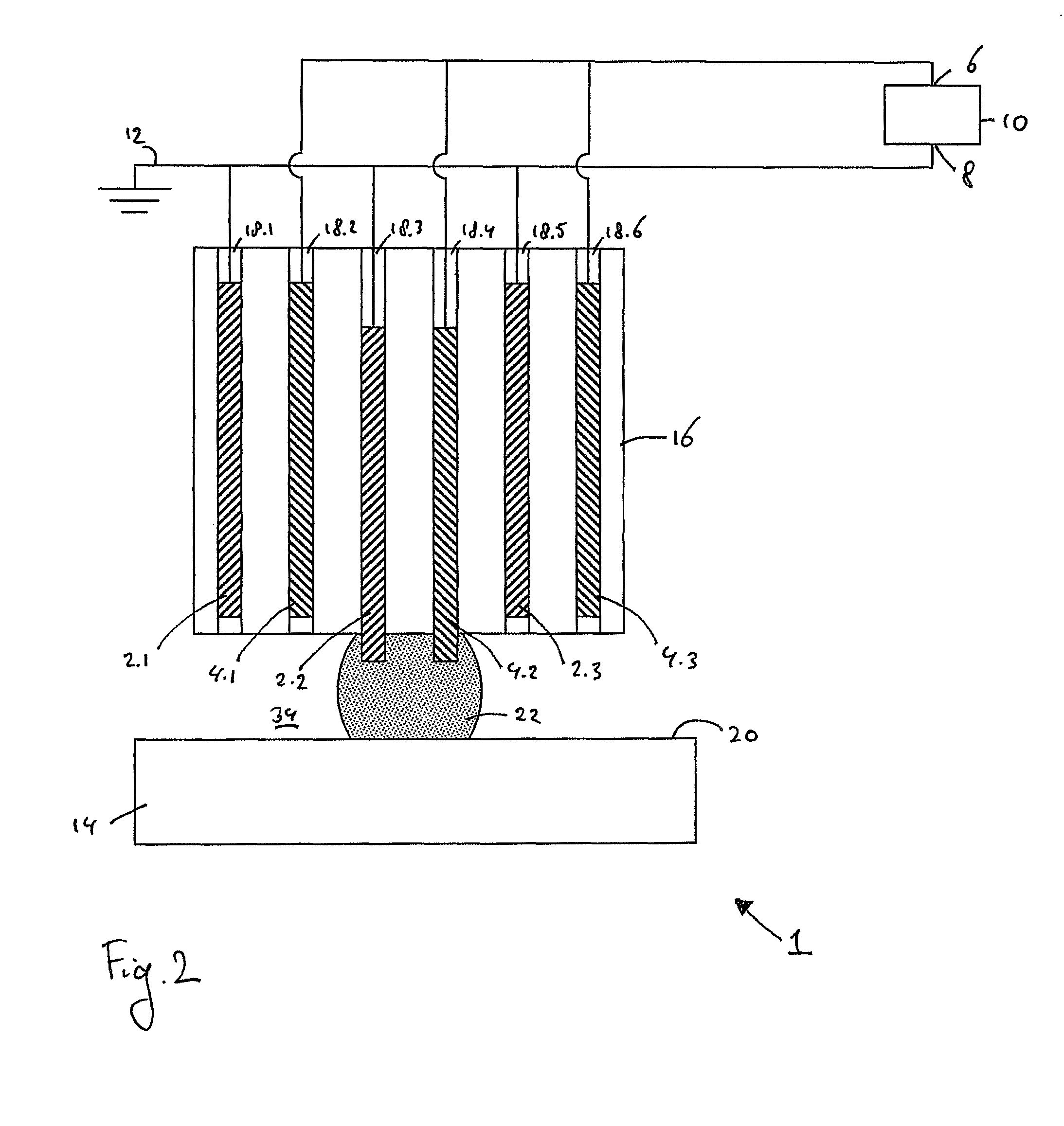 Device for generating a plasma discharge for patterning the surface of a substrate
