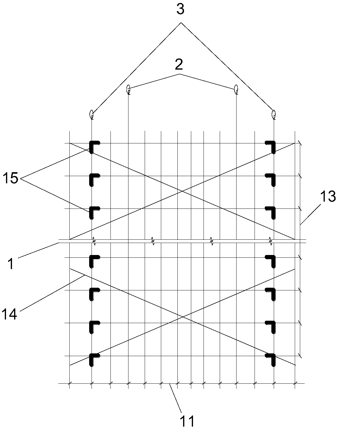 Retaining-wall reinforcement cage for traversing underground pipelines and construction method thereof