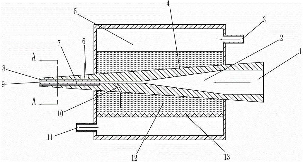 Wideband nozzle capable of uniformly feeding powder in laser processing